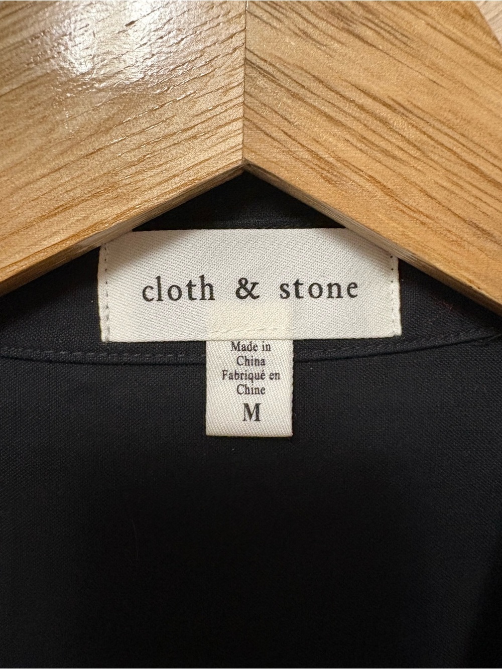 Cloth & Stone Long-Sleeve Shirred Buttondown Shirt Black Size Medium - Picture 8 of 9